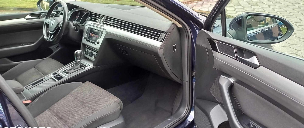Volkswagen Passat cena 57800 przebieg: 232000, rok produkcji 2017 z Lubawa małe 596